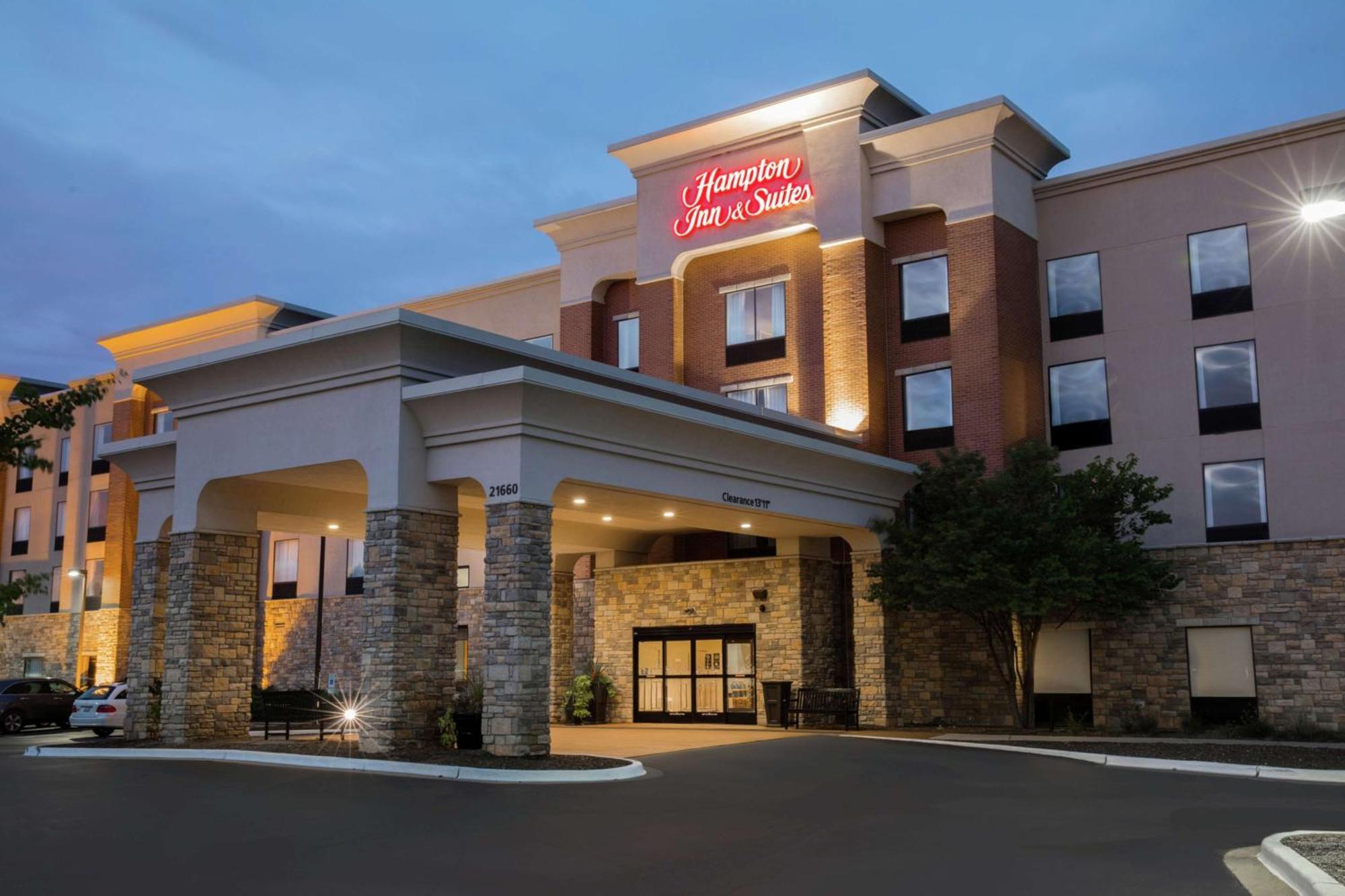 Hampton Inn & Suites Chicago Deer Park Exterior photo