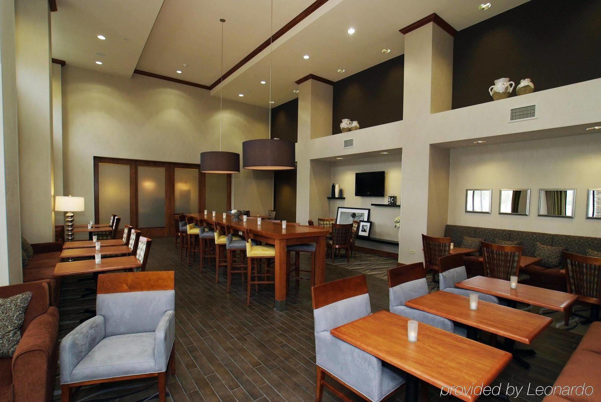 Hampton Inn & Suites Chicago Deer Park Restaurant photo